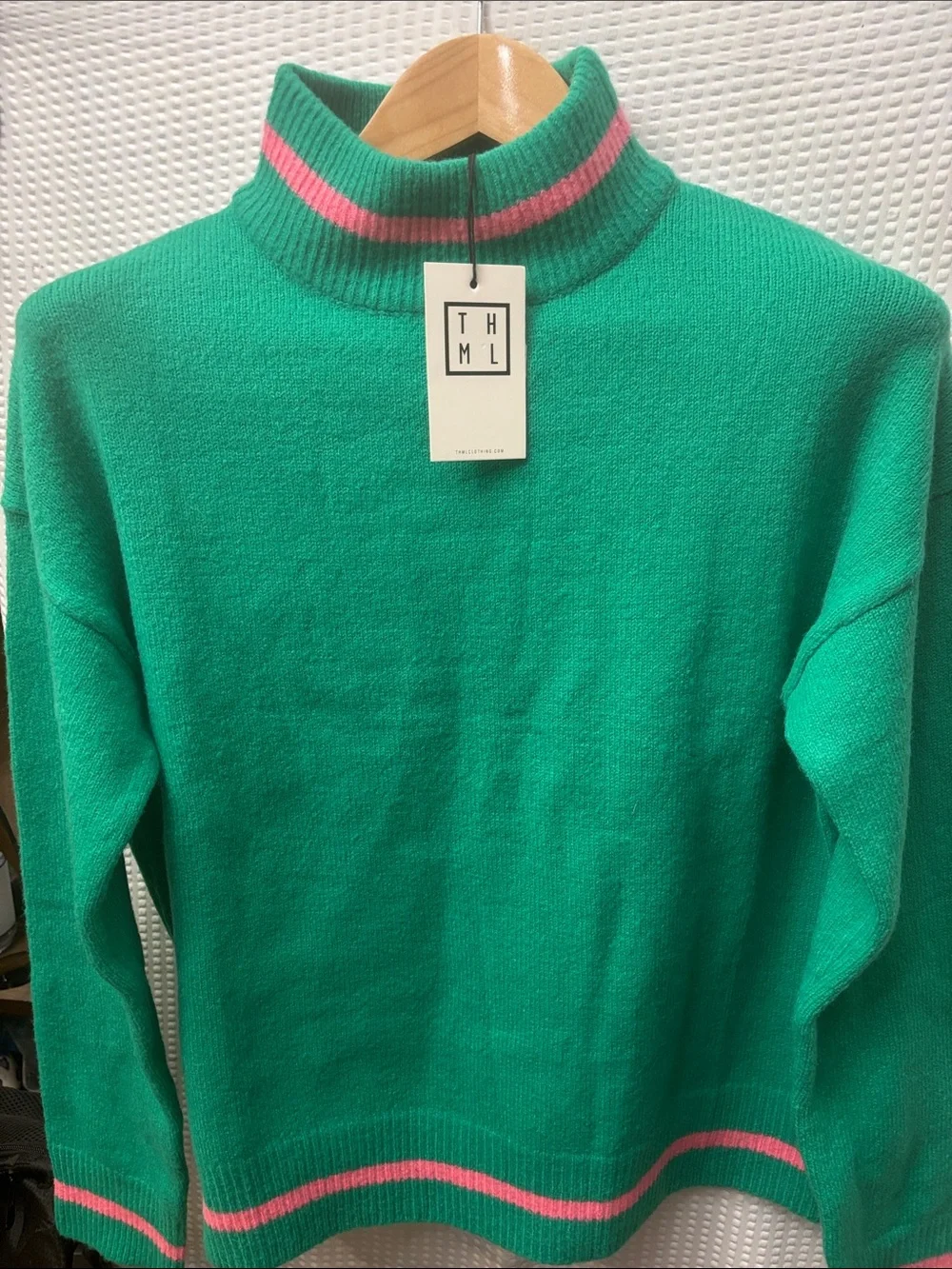 New Women’sTHML green/pink mock neck sweater